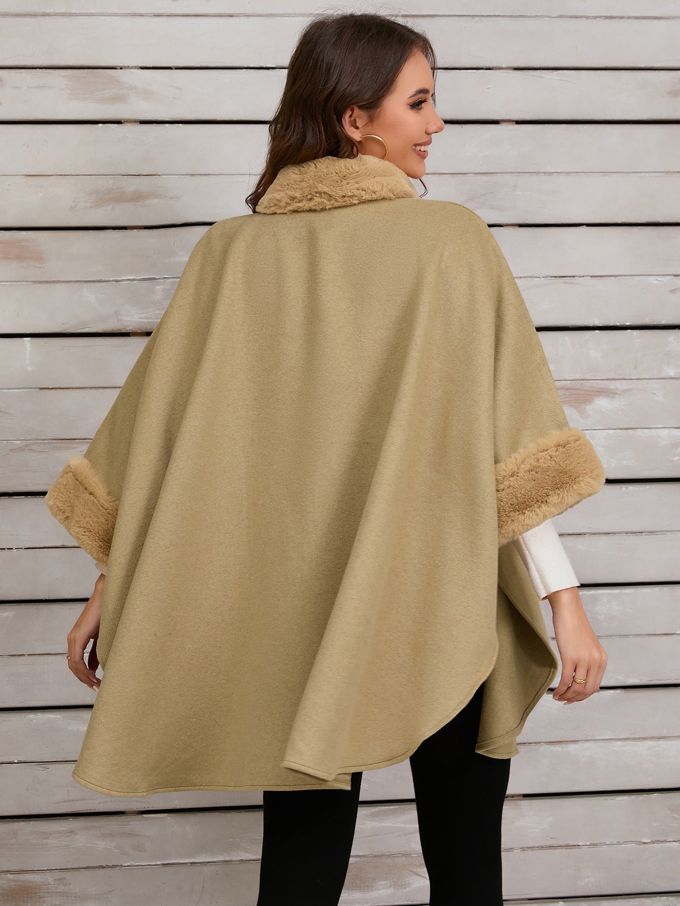 Elegant Poncho with Faux Fur Trim for Stylish Winter Evenings